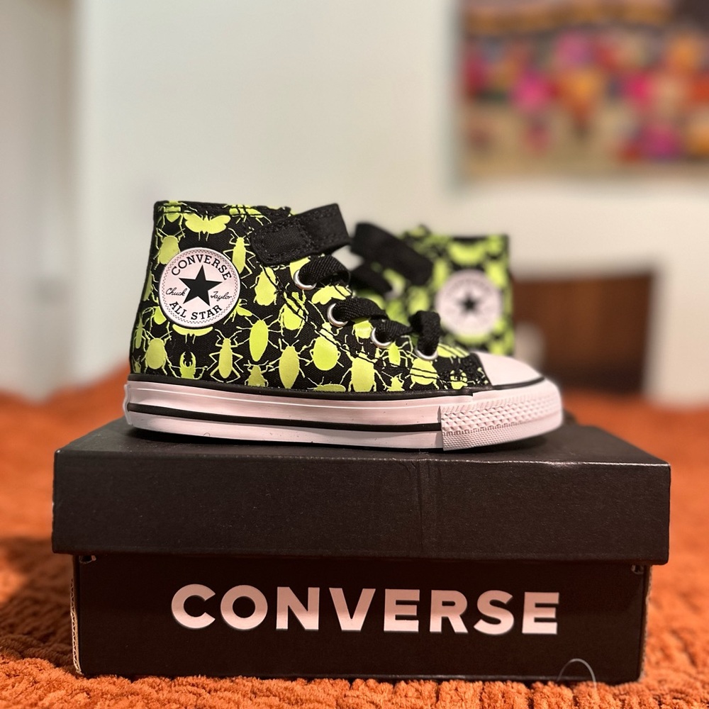 Converse CTAS Glow in the Dark High Top Sneaker - size 7 Infant